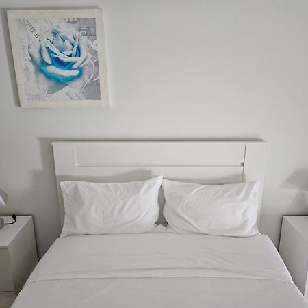 Bella Italia Coronel Miranda Guest House ปอนตาเดลกาดา ภายนอก รูปภาพ