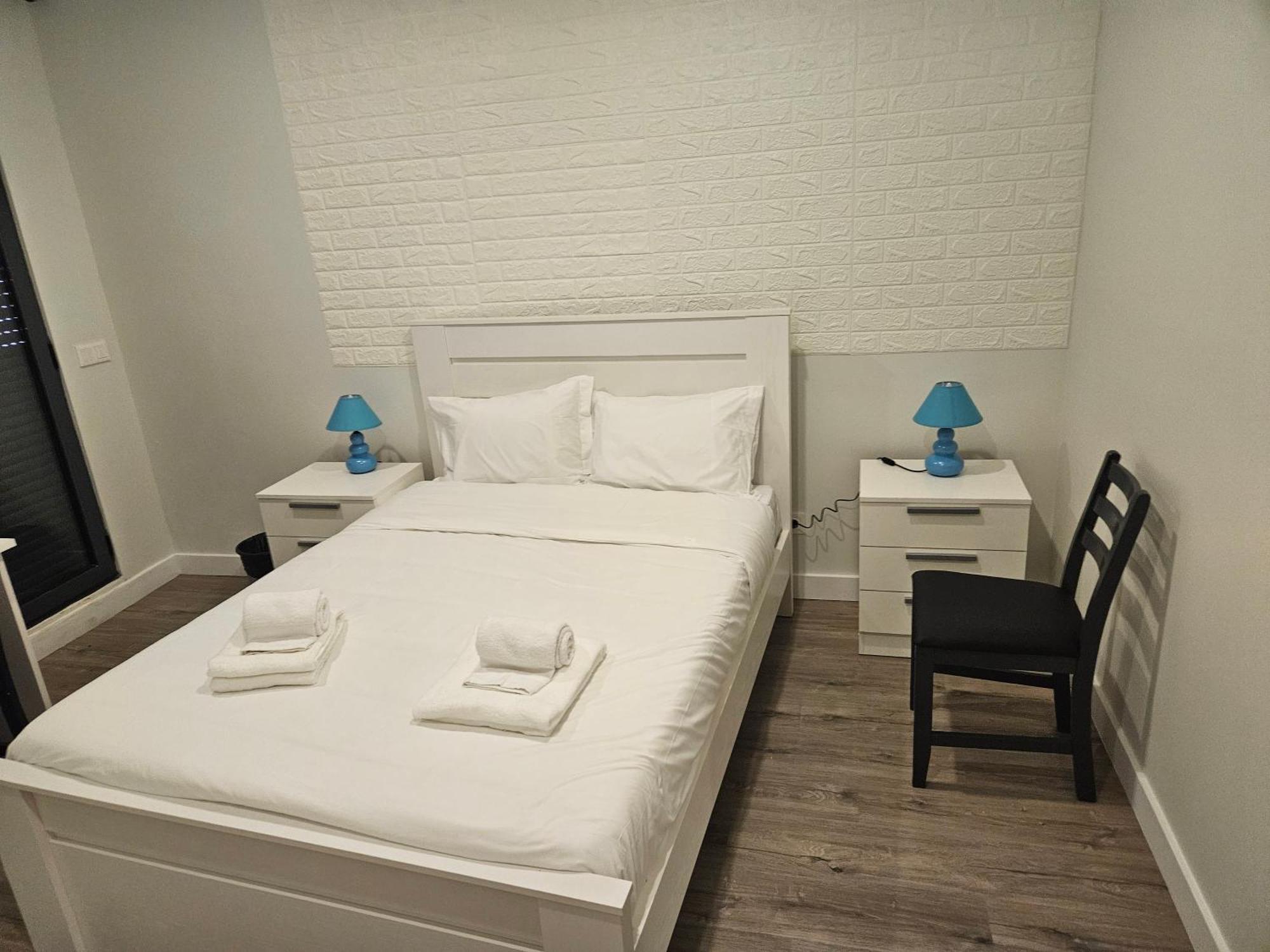 Bella Italia Coronel Miranda Guest House ปอนตาเดลกาดา ภายนอก รูปภาพ