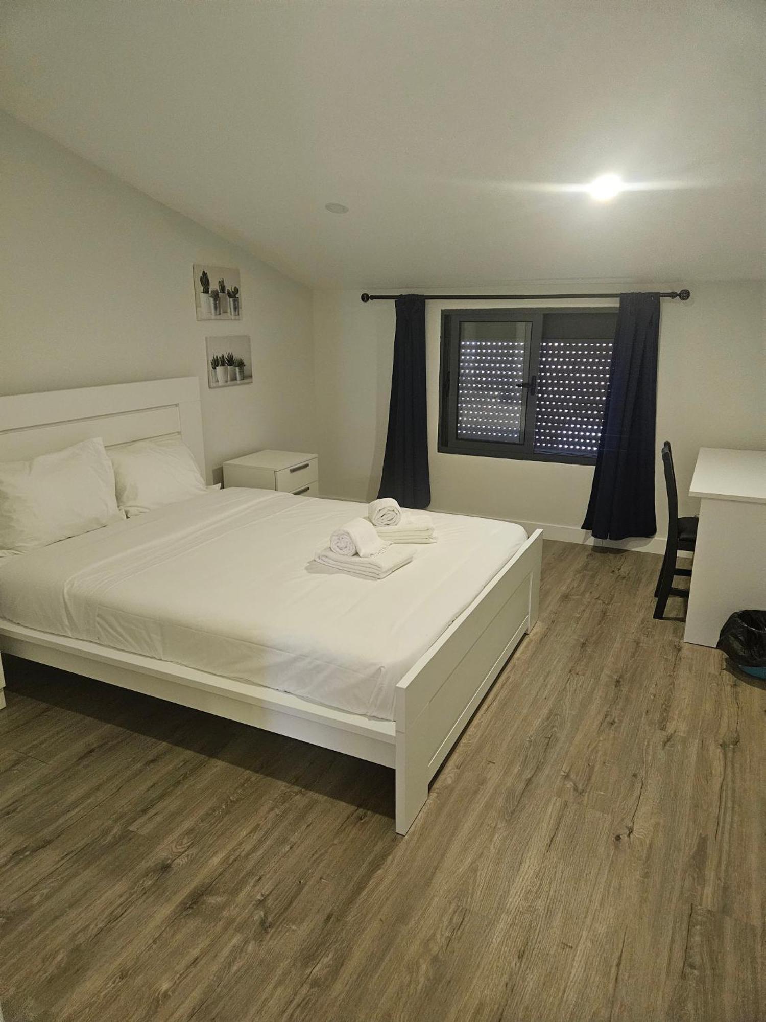 Bella Italia Coronel Miranda Guest House ปอนตาเดลกาดา ภายนอก รูปภาพ